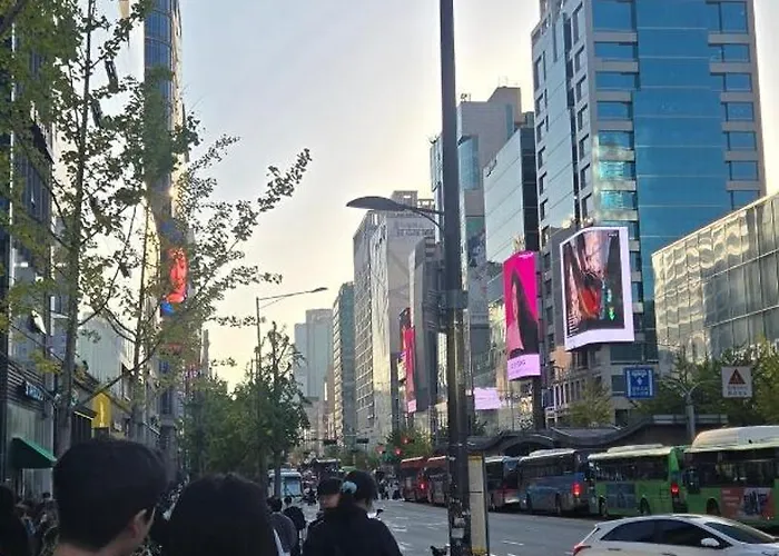 홍대 한강 10분 종로 이태원 20분, 새절역 신축 오피스텔 최대 4인 아파트 서울특별시